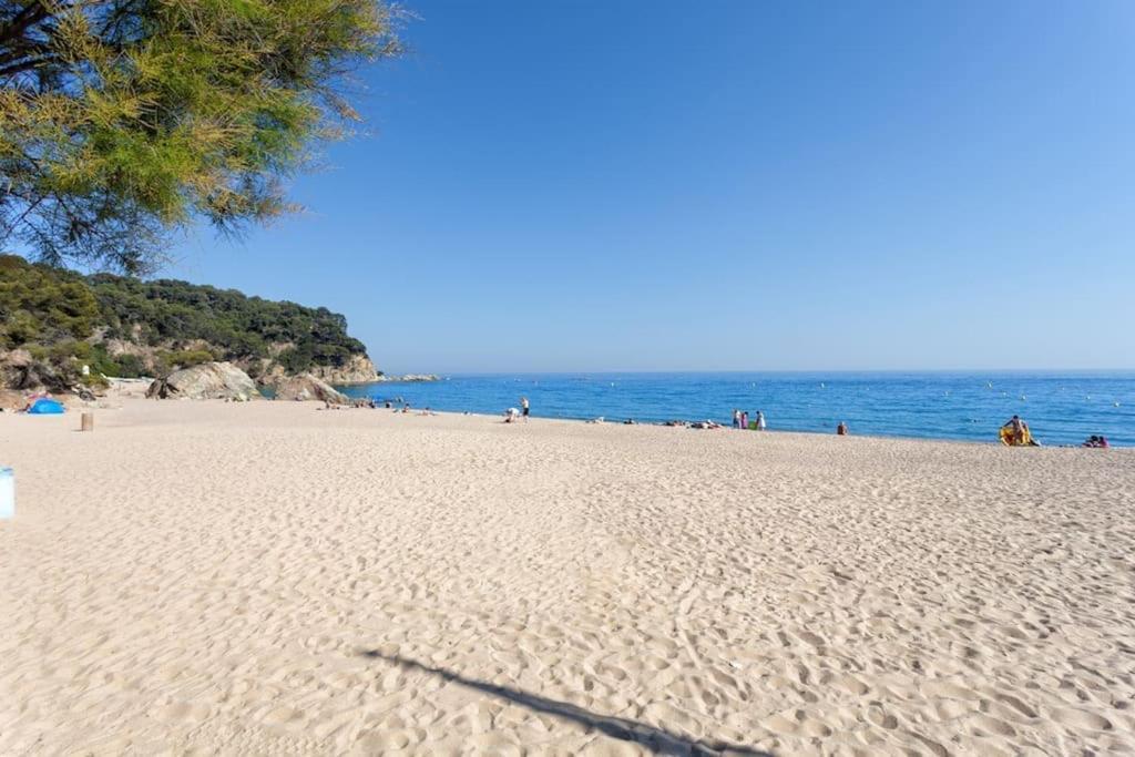 Canyelles Beach Vila With Swimming Pool Willa