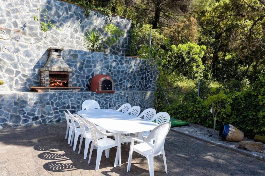 Canyelles Beach Vila With Swimming Pool Willa Lloret de Mar